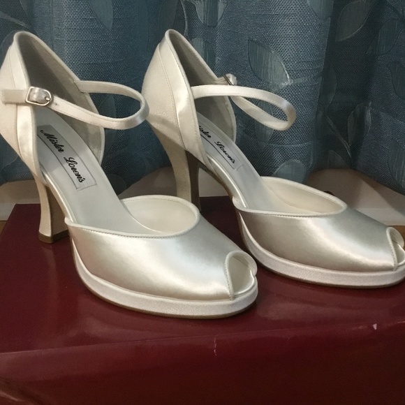 Mister Lorens White Dyeable Heels - Picture 1 of 3